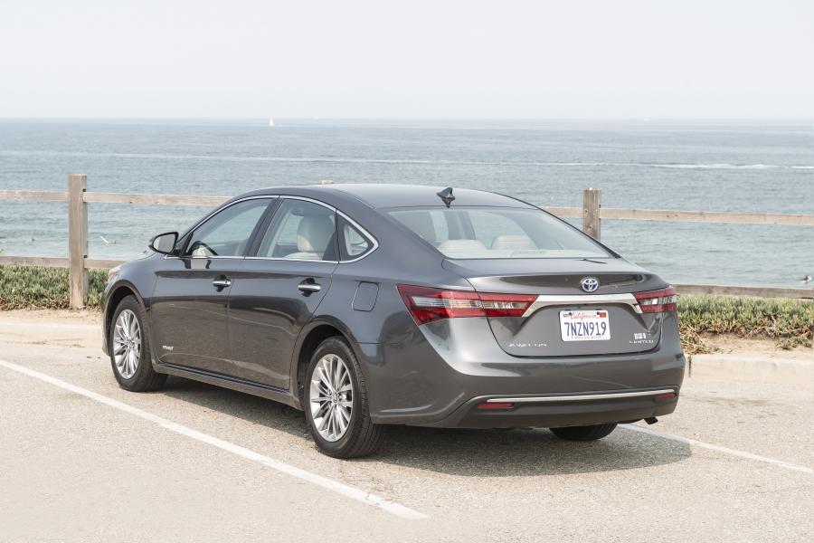  Toyota Avalon Hybrid 2016 года  (US) (фото 6 из 19)